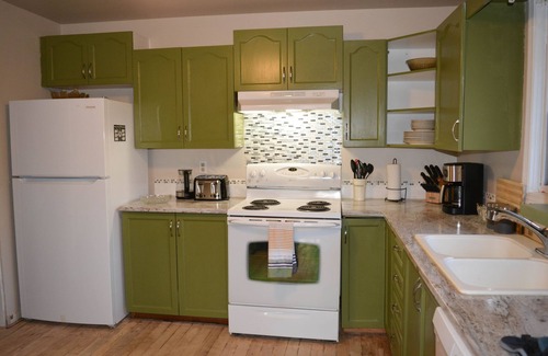 Amherstview Apartment | Family friendly neighbourhood