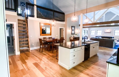 Bridgewater House | Family Friendly Newfound Lake Home, Sleeps 10, Pool Table, Kayaks & Paddleboards