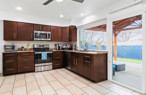 Plano House | Family Friendly, Nice Backyard, King Bed, Grill, Foosball, Games, Cornhole