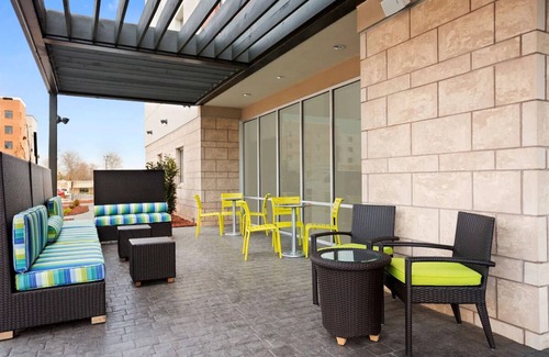 Greensboro Hotel | Family-friendly Oasis Near Piedmont Triad Airport. Pets Allowed, Indoor Pool!