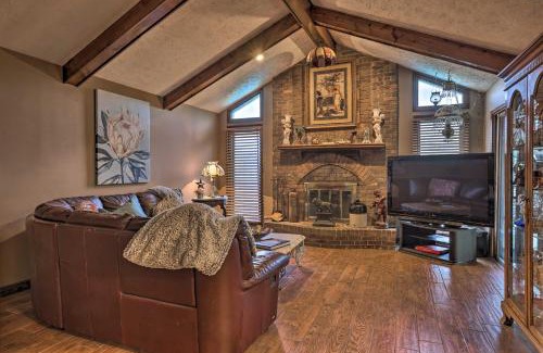 South Central Omaha House | Family-Friendly Omaha Oasis about 10 Mi to Dtwn!