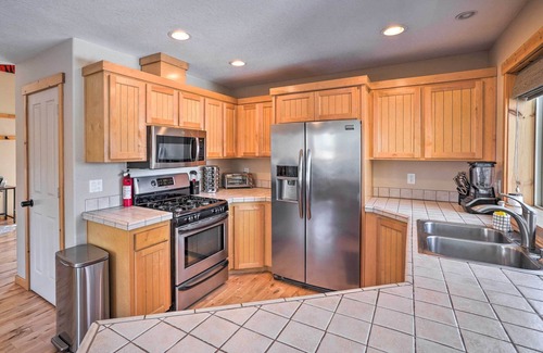 Boyd Acres House | Family-Friendly Oregon Vacation Home w/Yard