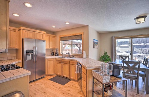 Boyd Acres House | Family-Friendly Oregon Vacation Home with Yard