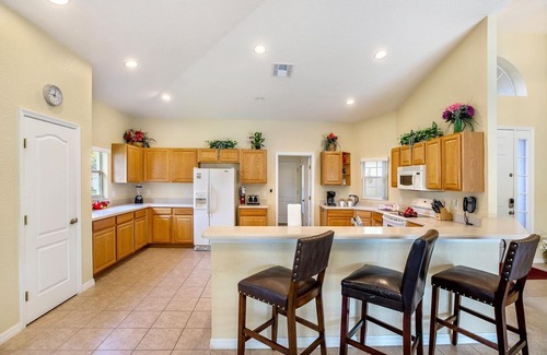 West Haven House | Family-Friendly Orlando Villa – Gated Community, Sleeps 9, Pool & Games Room