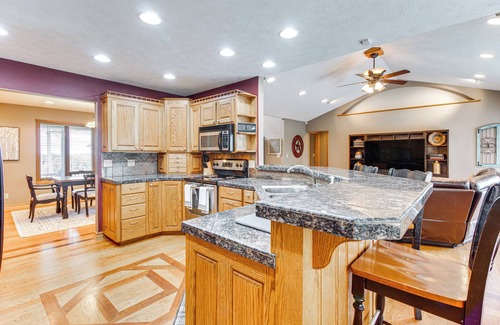 Omaha House | Family-Friendly Ozarks Getaway < 21 Mi to Branson!