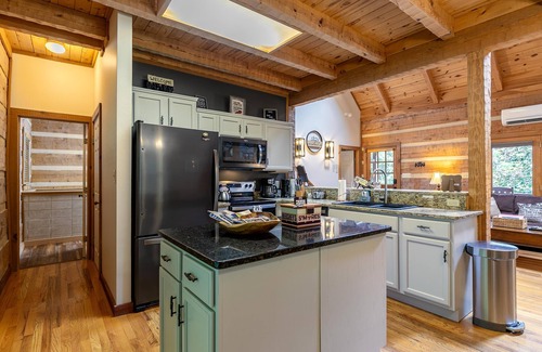Seven Devils Cabin | Family-friendly, pet-friendly cabin close to Sugar Mt, Banner Elk, Beech & Boone