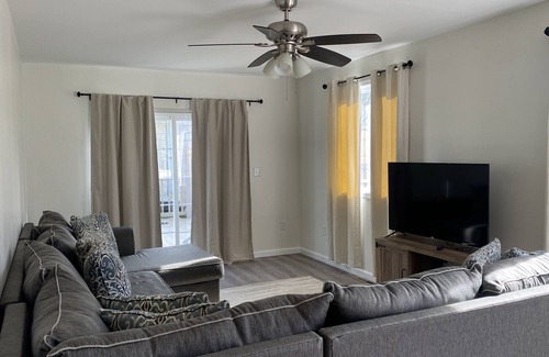 Lebanon House | Family Friendly, Pet friendly and 11 miles to Hershey Park and more!