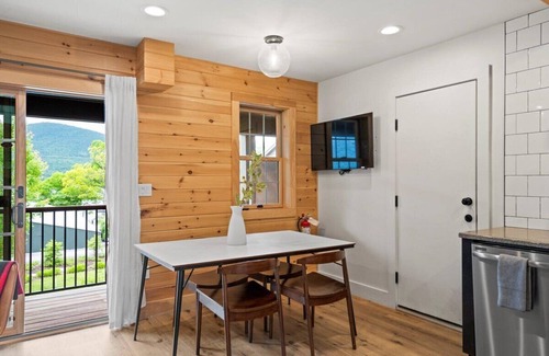 Lake George House | Family Friendly - Pet Friendly