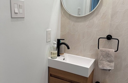 Fairmount House | Family-friendly Philly Rowhome with Garage and Deck - Dream Location!