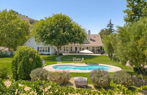 Los Alamos House | Family friendly pool, walk to restaurants!