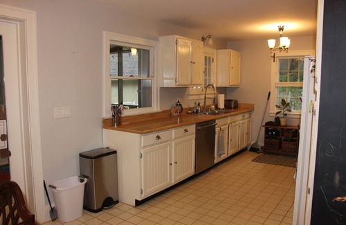 Bryant Pattengill East House | Family Friendly Private Home 1 1/3 Miles From The Big House