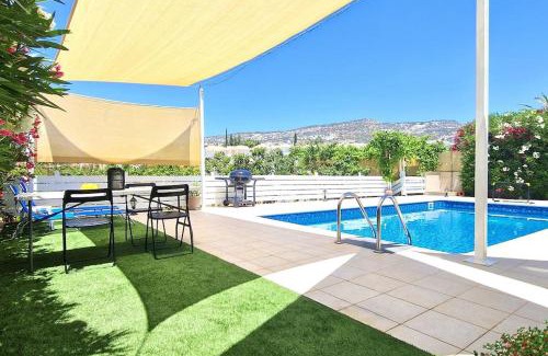 Peyia Town Villa | Family friendly Private Villa with pool in quite area