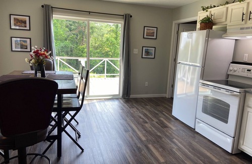 Campton House | Family Friendly-Queen beds- Large deck-Spacious kitchen