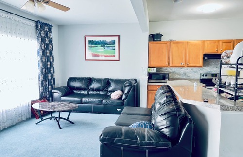 Laurel House | Family-friendly, Quiet, and Gated 3-bedroom Townhouse in Central Richmond