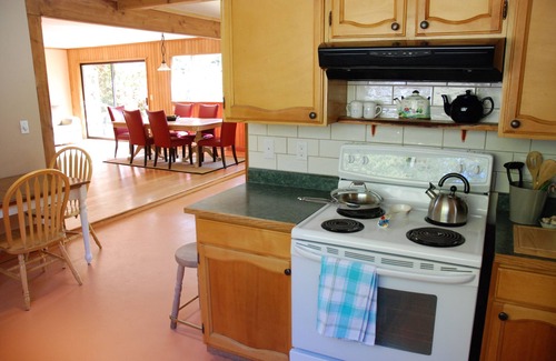 Galiano House | Family Friendly Rancher on Galiano Island, 5minutes to Montague Marine Park
