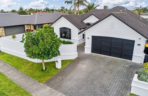 Papamoa Beach House | Family Friendly Retreat + Pool & Spa