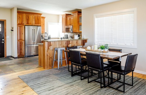 Bear Hollow Village House | Family Friendly Retreat for 17 w/Hot Tub & Views - 5 min to PCMR Canyons Village