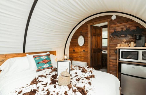 Branson Other | Family-Friendly Ranch Stay in Covered Wagon | Trails & Animals
