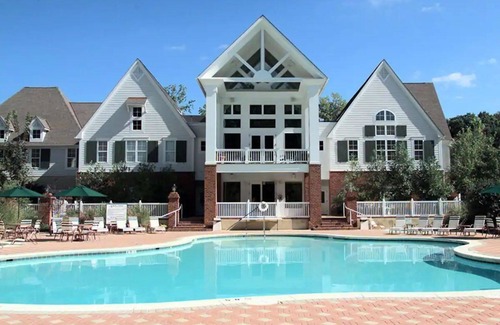 Lackey Cottage | Family Friendly Resort Cottage - Sleep 6 - Close to Theme Parks & Attractions