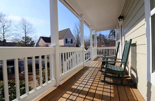 Lackey Condo | Family Friendly Resort Cottage - Sleep 6 - Close to Theme Parks & Attractions