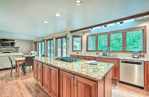 Overlake House | Family-Friendly Redmond Home w/Spacious Deck