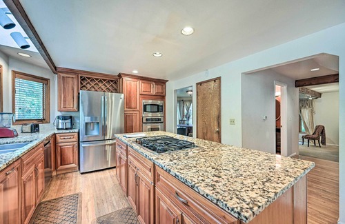 Overlake House | Family-Friendly Redmond Home w/Spacious Deck