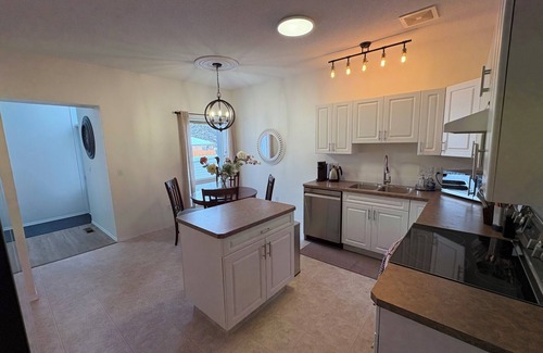 Redcliff Apartment | Family-friendly remodelled historical church to private suits!n10 min to Costco!