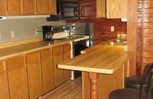 Cochrane Cabin | Family-friendly resort on the Mississippi River—Private Dock/ Public Boat Launch