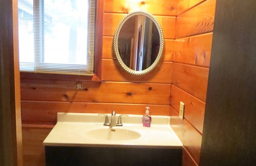 Cochrane Cabin | Family-friendly resort on the Mississippi River—Private Dock/ Public Boat Launch