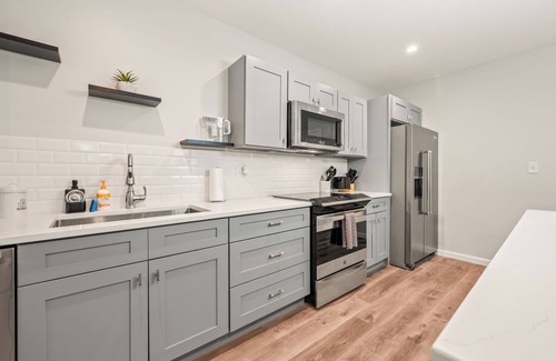 Bloomfield House | Family-Friendly Retreat - Sleeps 20 in Bloomfield, CT