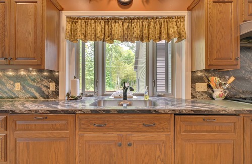 Calvin House | Family-Friendly Retreat w/Deck in Cassville!