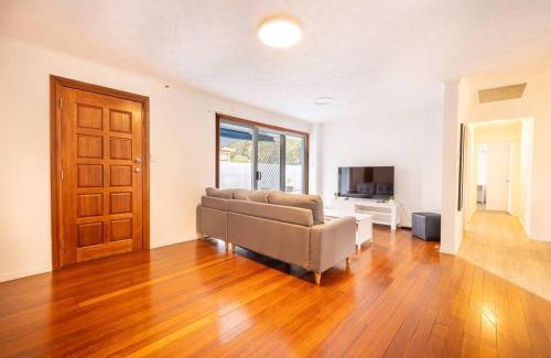 Bundall House | Family-Friendly Retreat with Pool & Spacious Living