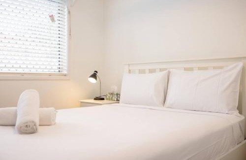 Bundall House | Family-Friendly Retreat with Pool & Spacious Living