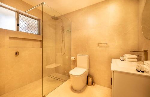Bundall House | Family-Friendly Retreat with Pool & Spacious Living