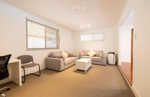 Bundall House | Family-Friendly Retreat with Pool & Spacious Living