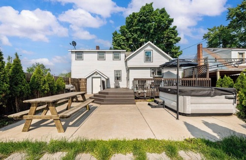 Baroda House | Family-Friendly Retreat Close to Wineries, Beaches & Downtown Baroda