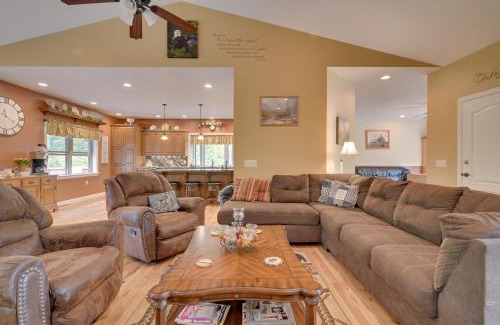 Calvin House | Family-Friendly Retreat with Deck in Cassville!
