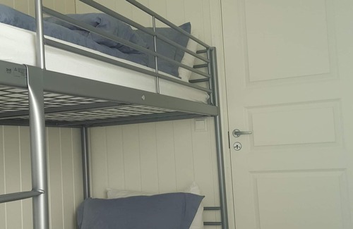 Oygarden House | Family friendly. Right at the water's edge. Charter. 2 bedrooms. 1 hour from Bergen.