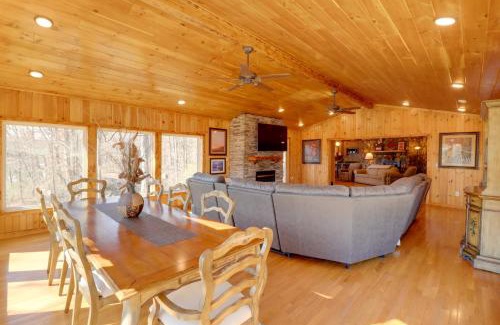 Wilburn House | Family-Friendly Riverfront Manor on the Little Red