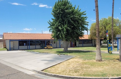 Needles House | FAMILY FRIENDLY RIVER HOUSE IN RIO BUENA VISTA COMMUNITY/NEEDLES
