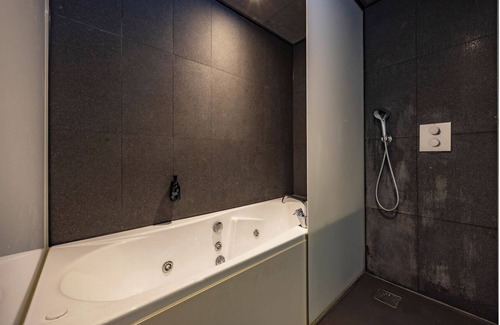 Uden Hotel | Family-Friendly Room Steps from De Maashorst Park & Trails