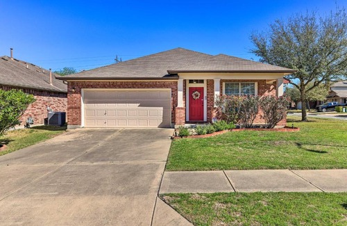 Buda House | Family-Friendly Rose Villa with Yard and Patio!