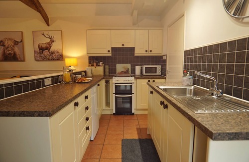 Holsworthy Cottage | Family Friendly Rural Riverside 5-Bed Cottage