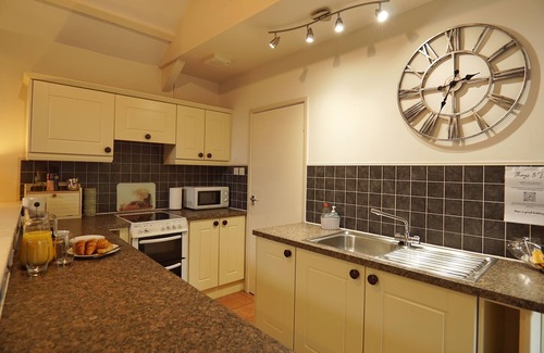 Holsworthy Cottage | Family Friendly Rural Riverside 5-Bed Cottage