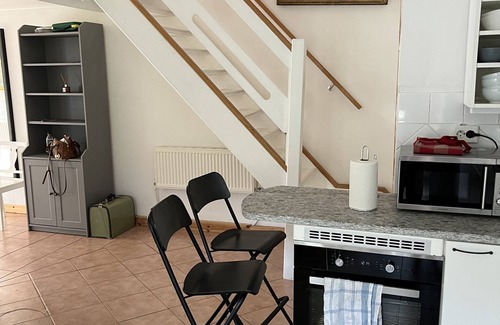 Ingaro House | Family friendly house nestled in greenary with lake and sea as neighbor