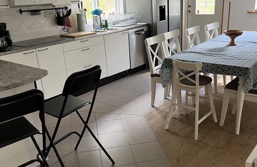Ingaro House | Family friendly house nestled in greenary with lake and sea as neighbor