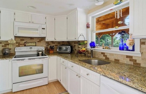 Westerly House | Family friendly: Sept - Nov 2025! Golf view. 5 min drive to beach.