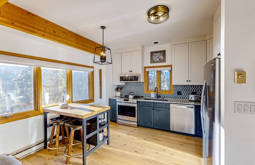 Blue River House | Family-Friendly Ski Retreat W/Loft, Mountain Views, Fast WiFi, & Ideal Location
