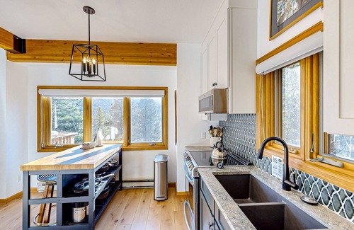Blue River House | Family-Friendly Ski Retreat W/Loft, Mountain Views, Fast WiFi, & Ideal Location