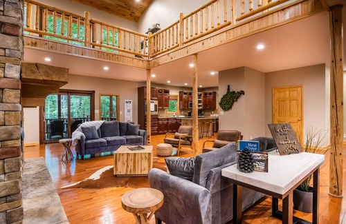 Fayetteville Cabin | Family-friendly spacious cabin in gated community overlooking the NRG Bridge